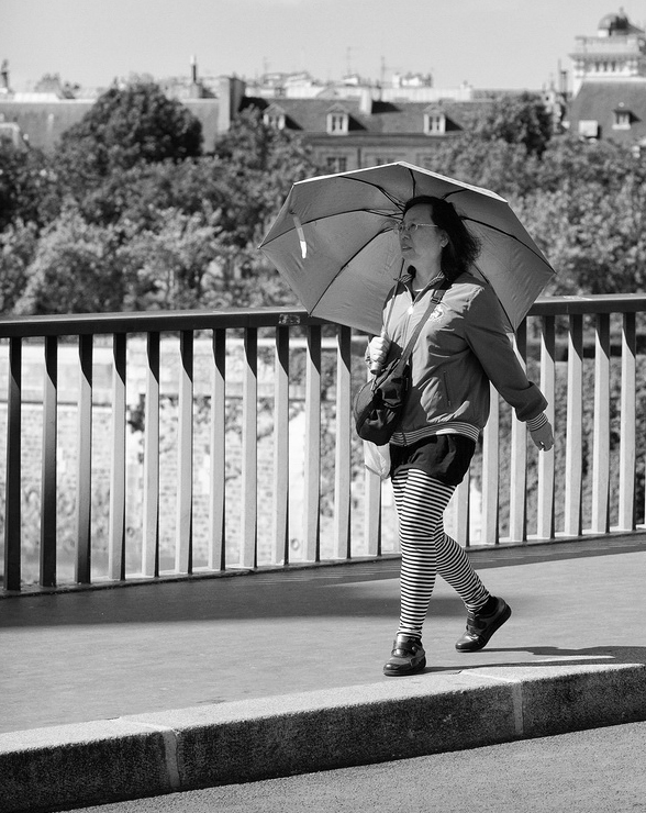 Rayures et ombrelle protègent du soleil