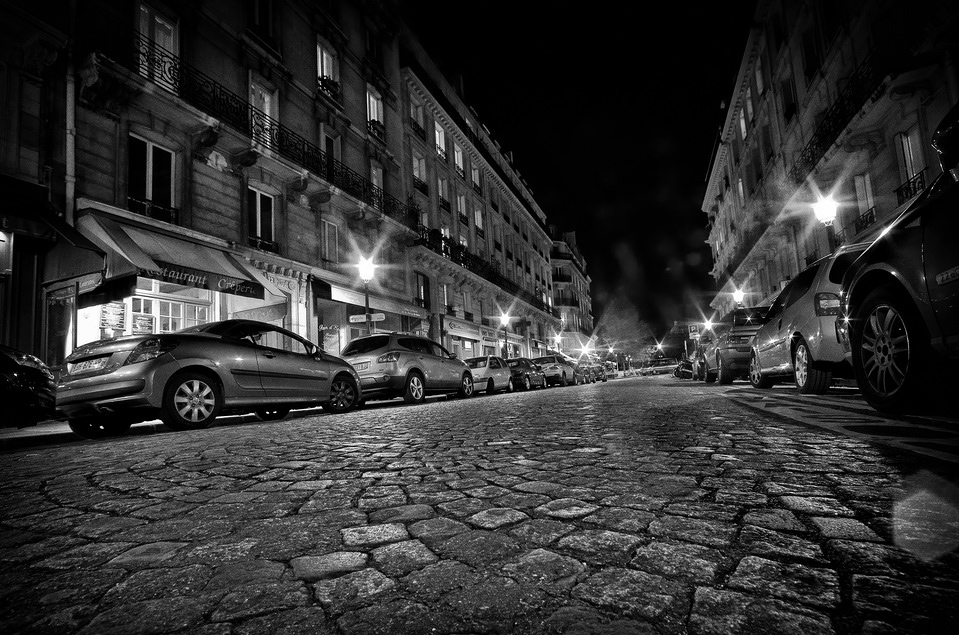 Paris désert la nuit