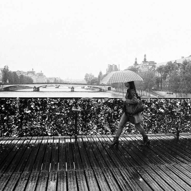 Il pleut sur le pont des arts