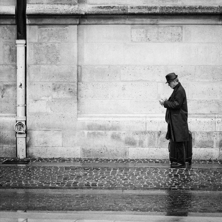 L'homme au chapeau sous la pluie