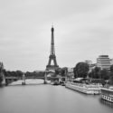 Paris, sa tour Eiffel et son ciel gris