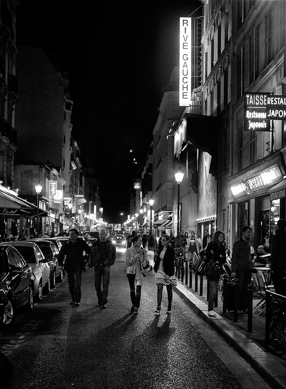 Rue de la Gaité, la nuit