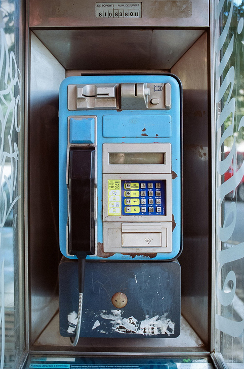 La vieille cabine de téléphone