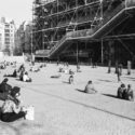 Devant le centre Georges Pompidou