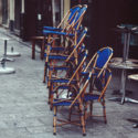 Les chaises bleues